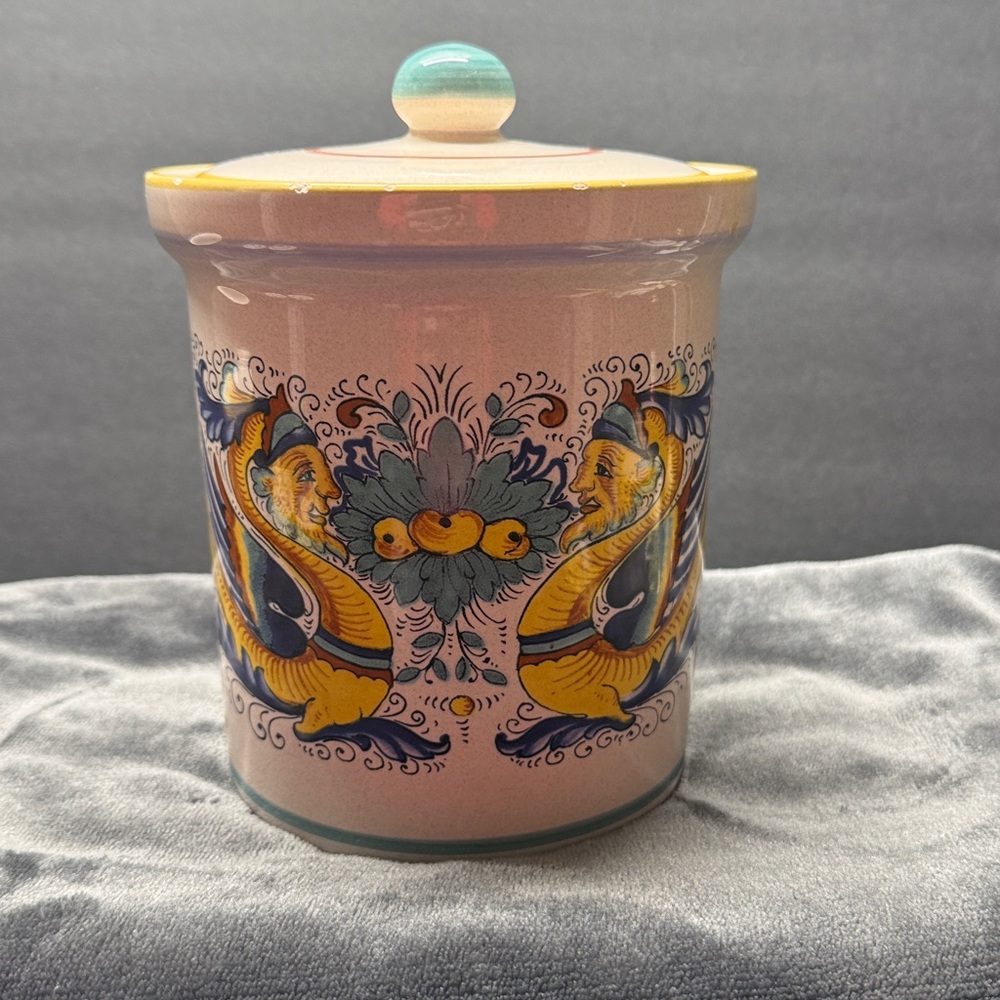 Deruta ceramic Italy Raffaellesco 7” Canister with lid.